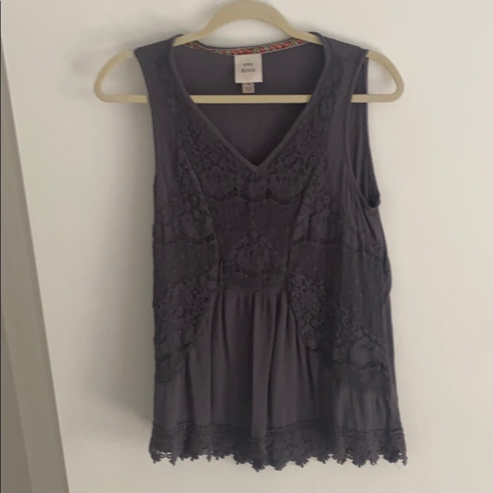 Lace sleeveless shirt